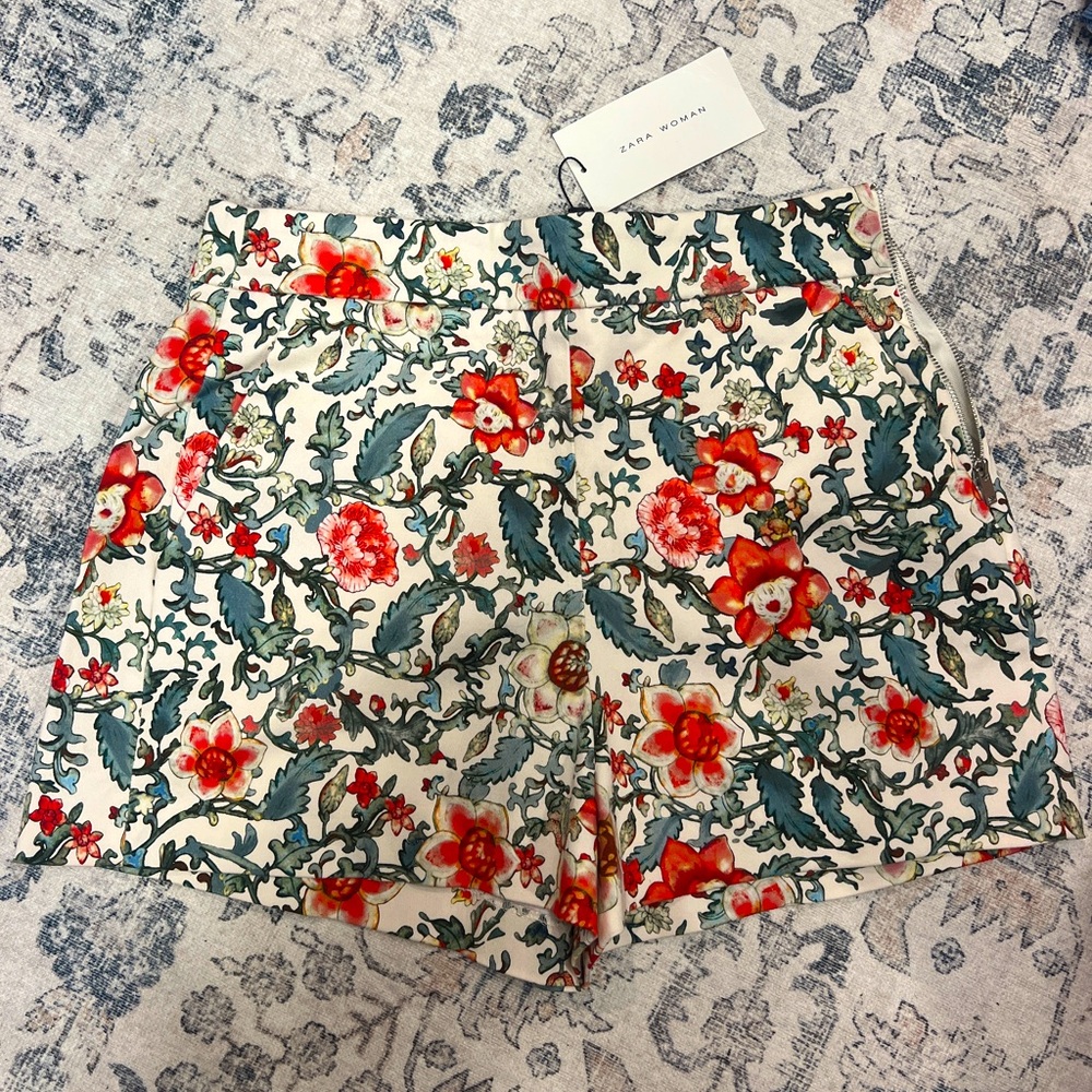 Zara Women’s shorts, size medium